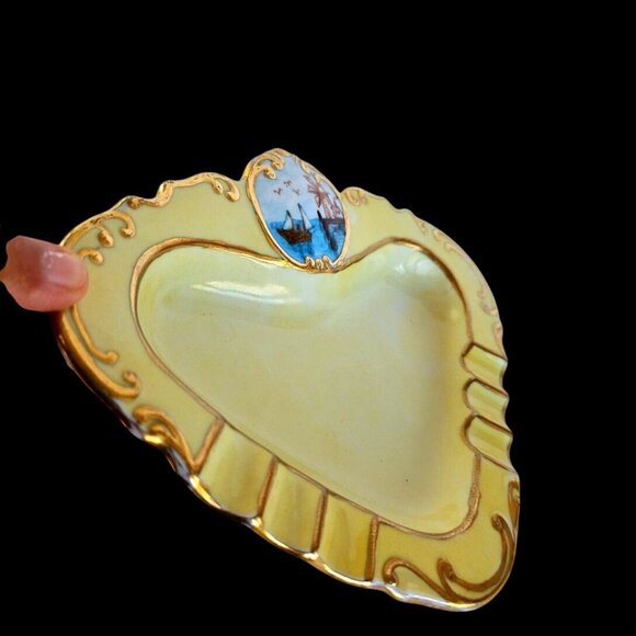 Antique Heart Porcelain Ashtray w/ Hand Painted Windmill & Gilt Scrolls 1910s–30 - Picture 4 of 9